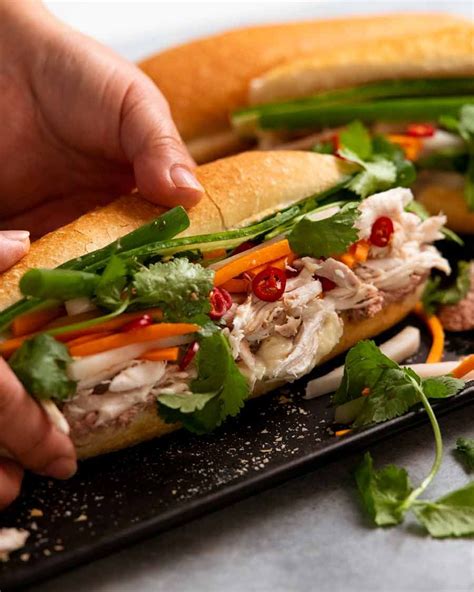 banh mei|Chicken Banh Mi (Vietnamese sandwich) .